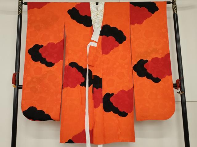 平和屋着物●豪華振袖・長襦袢(袷)セット 梅松花文 黒地 金彩 半衿刺繍 正絹 逸品 AABG0306cs