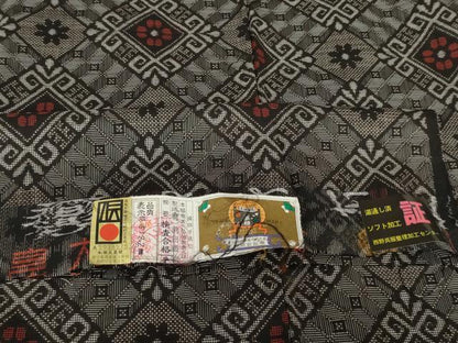 平和屋着物●本場大島紬　龍郷絣　手織り　花菱文　前田織物謹製　証紙付き　正絹　逸品　未使用　AABG0324cs