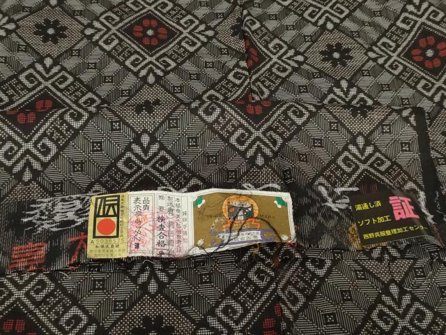 平和屋着物●本場大島紬　龍郷絣　手織り　花菱文　前田織物謹製　証紙付き　正絹　逸品　未使用　AABG0324cs