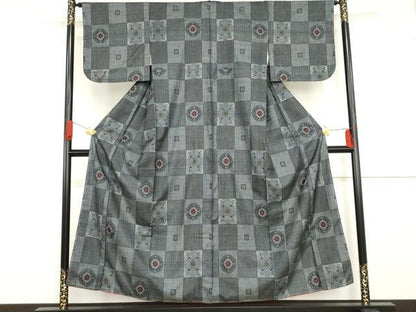 平和屋着物●本場大島紬　割込絣　市松花文　正絹　逸品　未使用　AABG0328cs