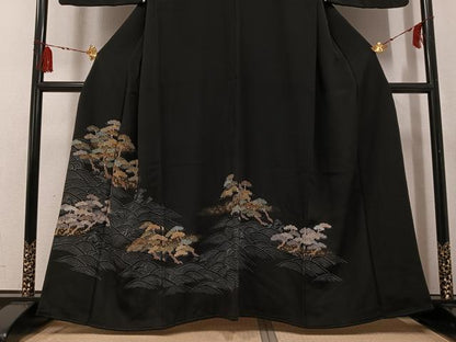 平和屋着物●創業460年・千總　黒留袖　友禅　駒刺繍　浜松文　金彩　阪急扱い　正絹　逸品　AABG0402ph
