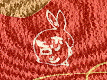 平和屋着物●極上　人形作家・ホリヒロシ　反物　着尺　貝合わせ文　兎　金彩　浜ちりめん　正絹　逸品　未使用　AABG0585ay