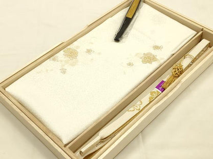 平和屋本店●和装小物　帯締め・帯揚げ・扇子セット　礼装用　手刺繍　高麗組 綾出し　花柄　金彩　亀房付き　逸品　未使用　AABG0766ay