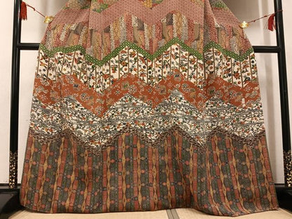 平和屋着物●江戸紅型 五味桂子 訪問着 型染め 花鳥舞蝶文 兎 鬼しぼ縮緬 正絹 逸品 未使用 AABG1058ph