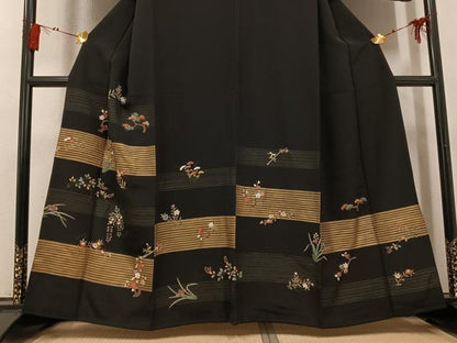 平和屋着物●訪問着　刺繍　草花文　黒地　金彩　正絹　逸品　AABG1077ph