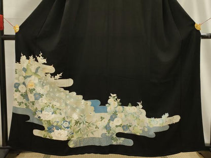 平和屋着物■豪華黒留袖　駒刺繍　霞取孔雀花文　金彩　正絹　逸品　AABG1516sx