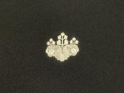 平和屋着物■豪華黒留袖　駒刺繍　霞取孔雀花文　金彩　正絹　逸品　AABG1516sx