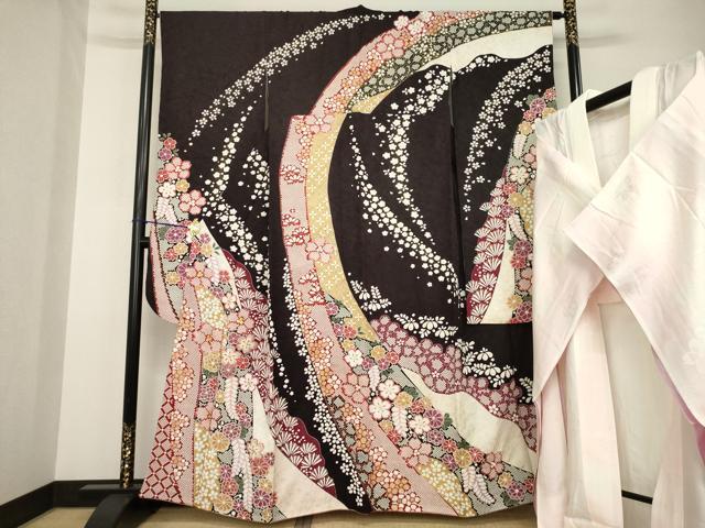 平和屋着物●豪華振袖・長襦袢(無双仕立て)セット　駒刺繍　絞り　中国三大刺繍　相良刺繍　舞花文　銀通し地　正絹　逸品　AABG2661ck