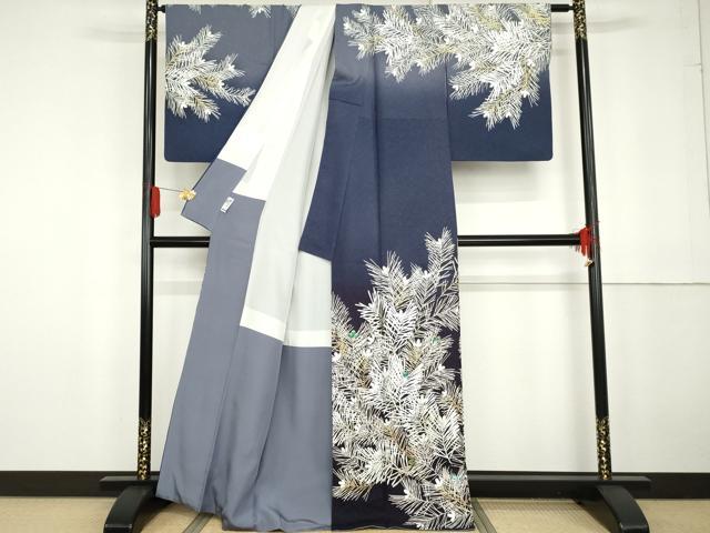 平和屋着物●螺鈿作家　藤本隆士　雲母塾　訪問着　松　暈し染め　金銀彩　銀通し地　正絹　逸品　AABG2701cs
