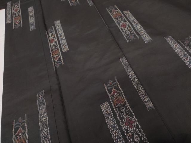 平和屋着物●本場大島紬 地空き カタス7マルキ 花唐草文 黒地 正絹 逸品 AABG2768cs