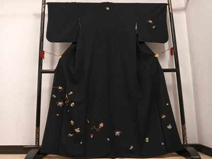 平和屋着物●洗える最高級着物　＜英＞はなぶさ謹製　訪問着　刺繍　宝尽くし　黒地　金糸　AABG2844ph