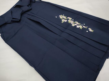 平和屋着物●女性　行灯袴　刺繍　舞桜文　金糸　洗える着物　AABG3038st