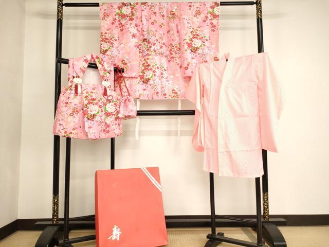 平和屋本店[]七五三　女の子　３歳　祝着　三つ身　長襦袢(単衣)・被布・巾着セット　花車文　金彩　箱付き　AABG3168ja