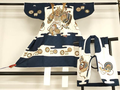 平和屋着物[]七五三　男の子　3歳　一つ身　祝着・袖無し羽織セット　兜　軍配　金彩　正絹　逸品　AABG3207ja