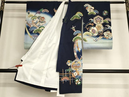 平和屋着物[]お宮参り　男の子　祝着　産着　初着　のしめ　刺繍　兜　吉祥松文　暈し染め　金糸　金彩　逸品　AABG3231ja