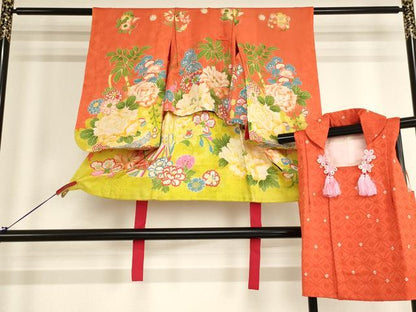 平和屋着物[]アンティーク　大正ロマン　七五三　女の子　３歳　祝着　三つ身　被布セット　駒刺繍　花車文　正絹　逸品　AABG3367ja