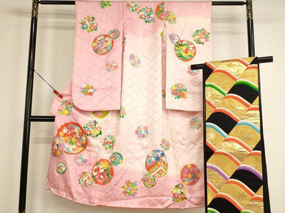 平和屋着物[]七五三 女の子 ７歳 祝着 四つ身 帯セット 駒刺繍 鴛鴦花丸文 暈し染め 金彩 正絹 逸品 AABG3395ja