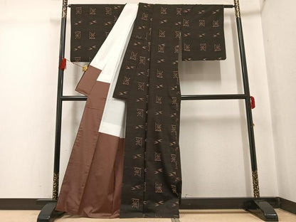 平和屋着物●国指定重要無形文化財　本場久米島紬　手織　琉球絣文様　正絹　逸品　AABG3475ph