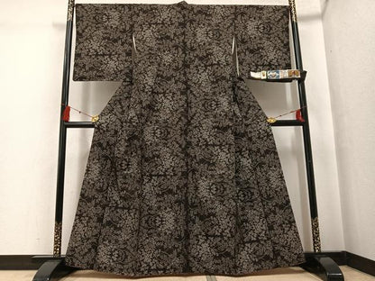 平和屋着物●本場大島紬　カタス9マルキ　古代染色　純泥染　手織　草花文　証紙付き　正絹　逸品　AABG3476ph