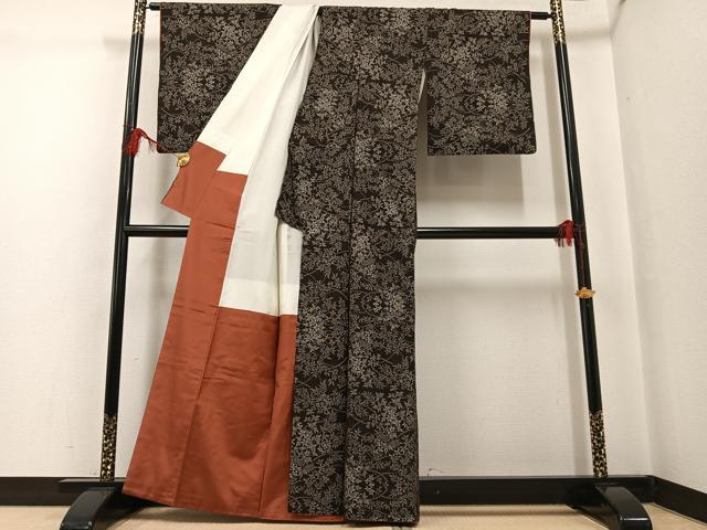 平和屋着物●本場大島紬　カタス9マルキ　古代染色　純泥染　手織　草花文　証紙付き　正絹　逸品　AABG3476ph
