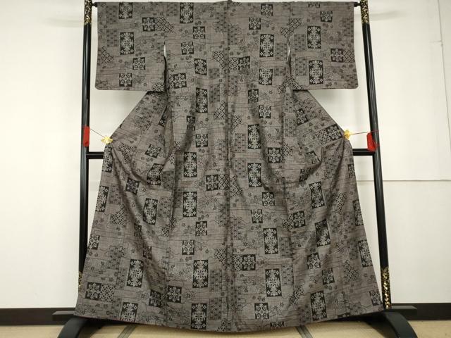 平和屋着物●本場大島紬 泥染め カタス9マルキ 色紙吉祥花文 正絹 逸品 AABG3483cs