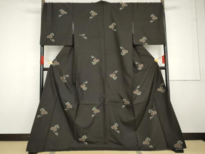 平和屋着物●本場大島紬　地空き　カタス9マルキ　松　黒地　ロング丈　正絹　逸品　AABG3573cs