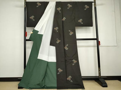 平和屋着物●本場大島紬　地空き　カタス9マルキ　松　黒地　ロング丈　正絹　逸品　AABG3573cs