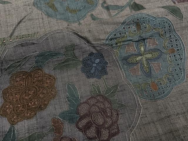 平和屋着物●上質な小紋　中国三大刺繍　汕頭刺繍　スワトウ刺繍　総刺繍　紬地　草花文　正絹　逸品　AABG4082ph
