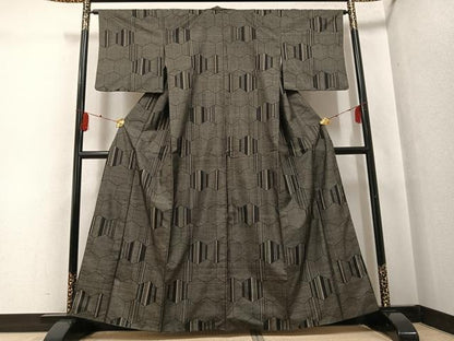 平和屋着物●本場大島紬　カタス9マルキ　亀甲文　正絹　逸品　AABG4087ph