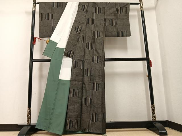 平和屋着物●本場大島紬　カタス9マルキ　亀甲文　正絹　逸品　AABG4087ph