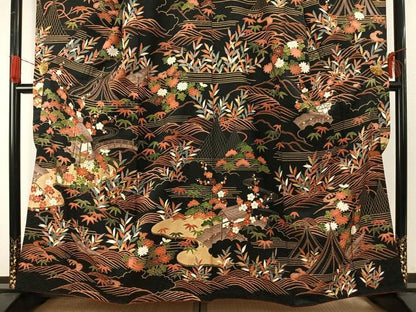 平和屋着物●豪華振袖　駒刺繍　風景花文　黒地　金彩　正絹　逸品　AABG4414fy