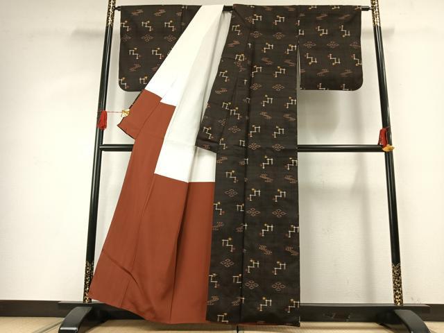 平和屋着物●国指定重要無形文化財　本場久米島紬　手織　琉球絣　正絹　逸品　AABG4439fy