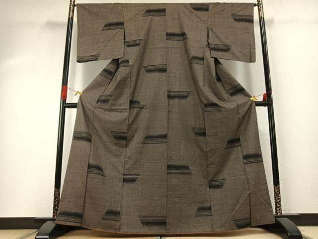 平和屋着物●本場大島紬　カタス7マルキ　幾何学文様　正絹　逸品　未使用　AABG4522fy