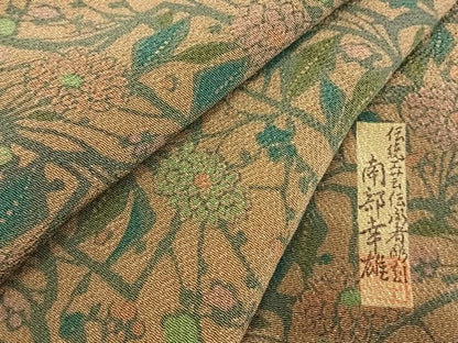 平和屋着物●人間国宝・南部芳松の息子 伝統工芸伝承者彫刻・南部幸雄　型染　小紋　草花文　鬼しぼ縮緬　正絹　逸品　AABG4553fy