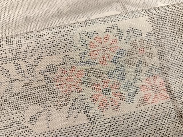 平和屋着物●本場大島紬　白大島　120亀甲　エ霞草花文　正絹　逸品　未使用　AABG4852ph