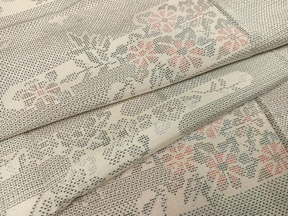平和屋着物●本場大島紬　白大島　120亀甲　エ霞草花文　正絹　逸品　未使用　AABG4852ph