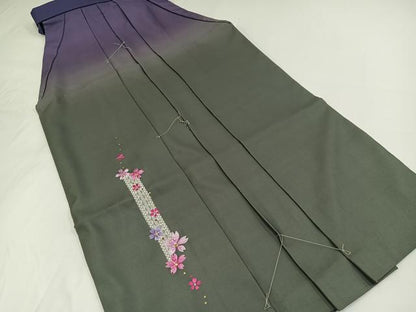 平和屋着物●モデル・トリンドル玲奈　Doll　女性　行灯袴　刺繍　舞桜文　金糸　洗える着物　未使用　AABG4897ph