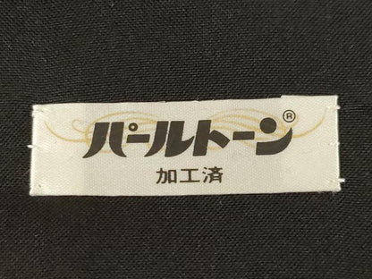 平和屋着物●本場結城紬　重要無形文化財　80亀甲　流水花文　黒地　正絹　逸品　AABG4962ck