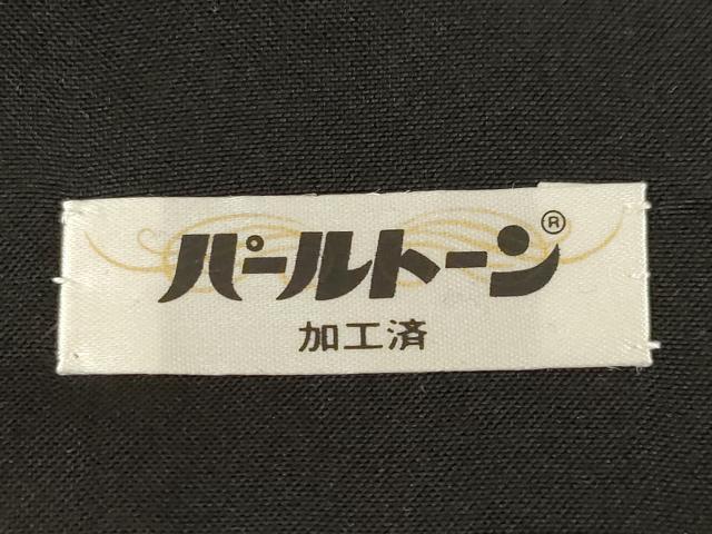 平和屋着物●本場結城紬　重要無形文化財　80亀甲　流水花文　黒地　正絹　逸品　AABG4962ck