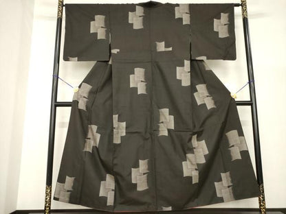 平和屋着物●本場大島紬　カタス9マルキ　地空き　色紙重ね文　正絹　逸品　AABG4998ck