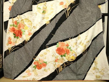 平和屋着物●豪華振袖　駒刺繍　絞り　花丸文　黒地　金彩　やまと誂製　正絹　逸品　AABG5248ck