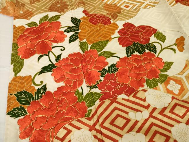 平和屋着物●豪華振袖　駒刺繍　雲重ね吉祥花文　金彩　正絹　逸品　AABG5259ck