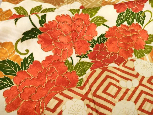 平和屋着物●豪華振袖　駒刺繍　雲重ね吉祥花文　金彩　正絹　逸品　AABG5259ck