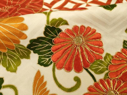 平和屋着物●豪華振袖　駒刺繍　雲重ね吉祥花文　金彩　正絹　逸品　AABG5259ck
