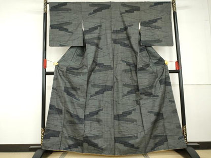 平和屋着物●本場大島紬　一元絣　幾何学花文　黒地　正絹　逸品　未使用　AABG5390cs