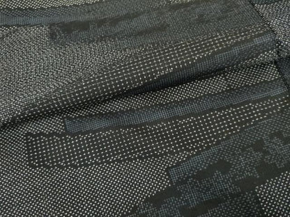 平和屋着物●本場大島紬　一元絣　幾何学花文　黒地　正絹　逸品　未使用　AABG5390cs