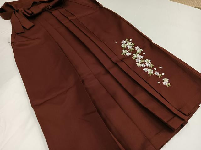 平和屋着物●女性　行灯袴　刺繍　舞桜文　金糸　洗える着物　AABG5722ph