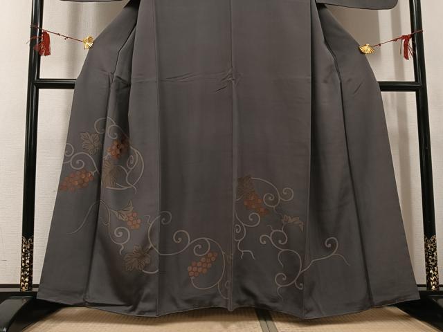 平和屋着物●訪問着　刺繍　ろうけつ染め　葡萄唐草文　正絹　逸品　AABG5754ph