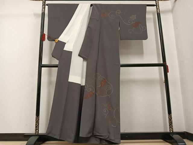 平和屋着物●訪問着　刺繍　ろうけつ染め　葡萄唐草文　正絹　逸品　AABG5754ph