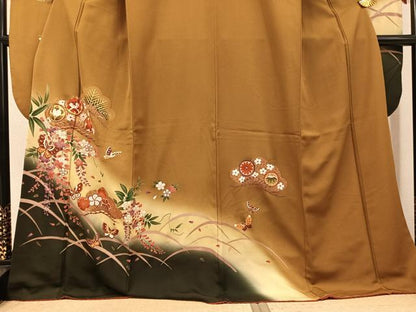 平和屋着物●豪華振袖　駒刺繍　舞蝶草花文　暈し染め　金彩　正絹　逸品　AABG5768ph